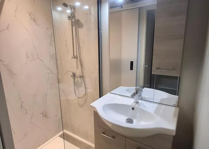 Joli Confort 1 En Foret Au Village *